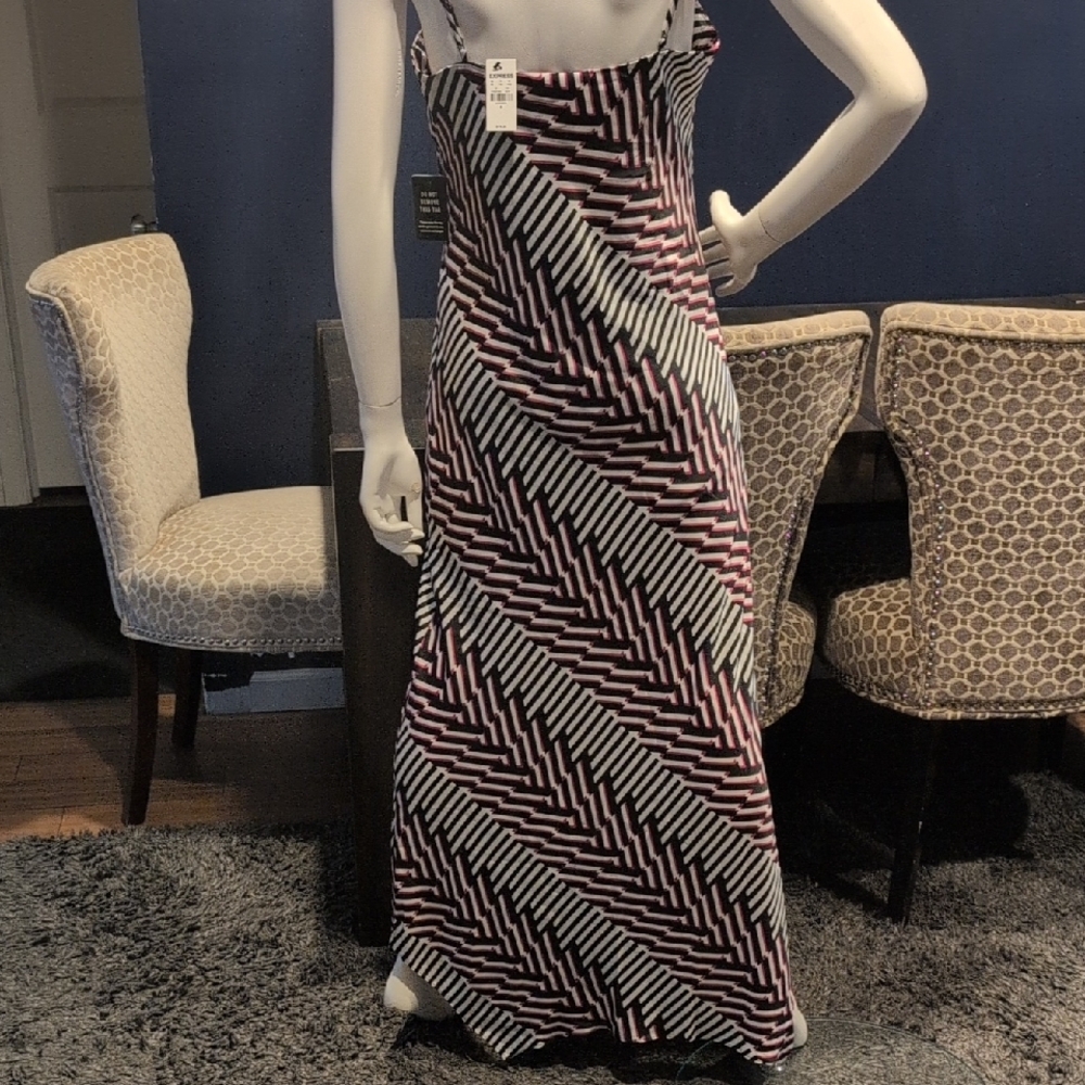 Express Strapless Dress with Geometric Pattern - Picture 4 of 4